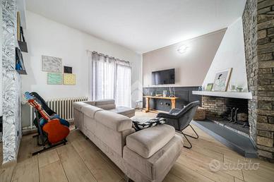 VILLA A SCHIERA A REGGIO NELL'EMILIA