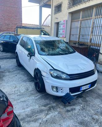 Golf 6 incidentata