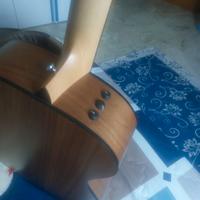 Chitarra acustica taylor