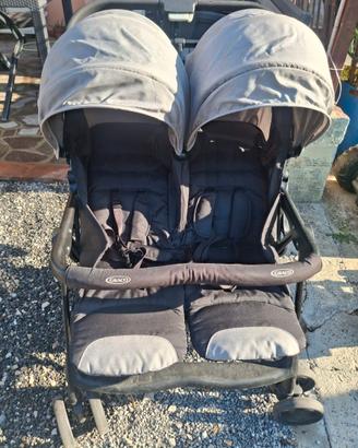 Passeggino  gemellare leggero Graco