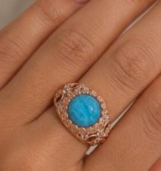 Anello con topazio