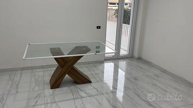 Tavolo da salone in vetro