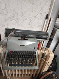 macchina da scrivere Olivetti vintage 
