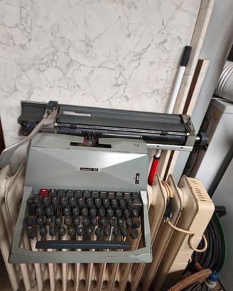 macchina da scrivere Olivetti vintage 