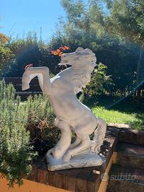 Cavallo in pietra