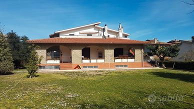 Villa plurifamiliare uso privato o commerciale