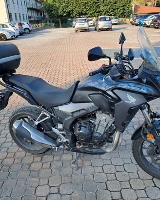 Honda CB 500 X nera grigia bauletto givi paramani