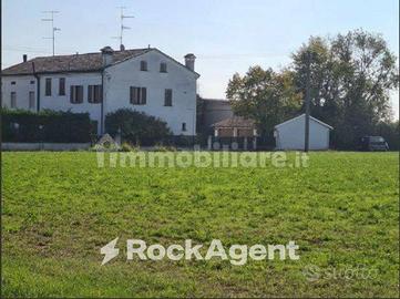 CASALE CON TERRENI IN VIA EX SCUOLE, GUALTIERI (RE