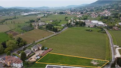 Lotti urbanizzati con vista vigneti