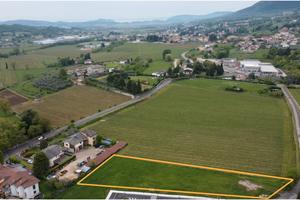 Lotti urbanizzati con vista vigneti