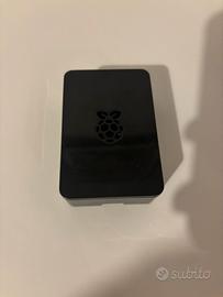 Raspberry Pi 2B + Case Nero + MicroSD 32GB