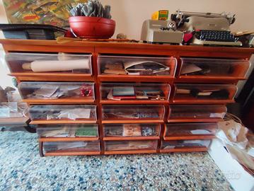 2 mobili da esposizione in ciliegio – 15 cassetti