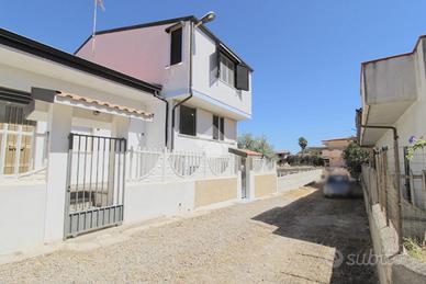 CASA SEMINDIPENDENTE A ISOLA DI CAPO RIZZUTO