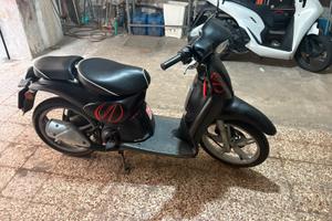 Vedo  scarabeo 50 2 tempi anno 2015