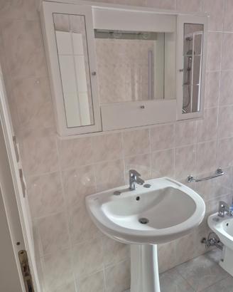 Lavabo specchiera Bagno