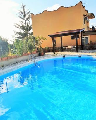 VILLA CON PISCINA PARTINICO