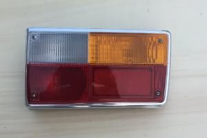 Faro post. e cornice ant. Volvo 144