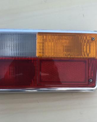 Faro post. e cornice ant. Volvo 144