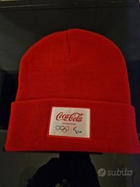 berretto coca cola milano cortina 2026