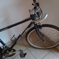 bicicletta da uomo nera pirancha. molto bella 100€