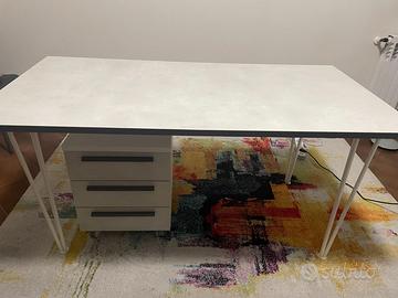 Scrivania 160×80 con cassettiera su ruote
