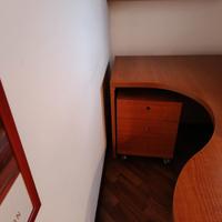 Scrivania con cassettiera