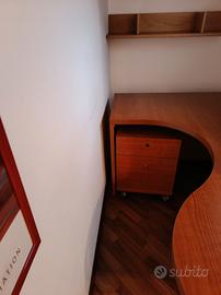 Scrivania con cassettiera