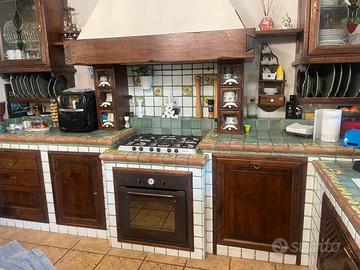 cucina con sportello legno massello