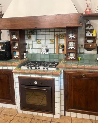 cucina con sportello legno massello
