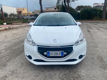 Peugeot 208 1.4 HDi 68 CV 5 porte Allure