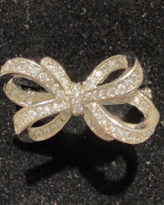 Anello fiocco con zirconi e argento