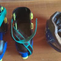 Pattini a rotelle regolabili e casco