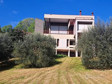 Villa di 800 m² con più di 5 locali e box auto dop