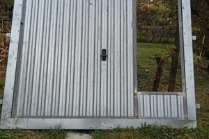 Porta garage basculante con porticina in alluminio