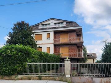 Villa di 593 m² con più di 5 locali e box auto dop