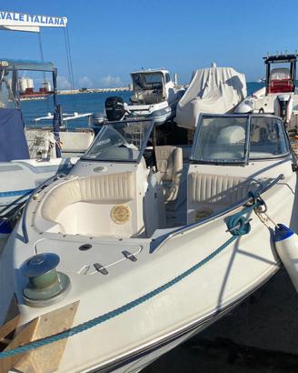 Imbarcazione open con doppia motorizzazione