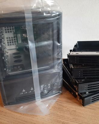 NAS Intel SS4000-E con imballo - New Old Stock
