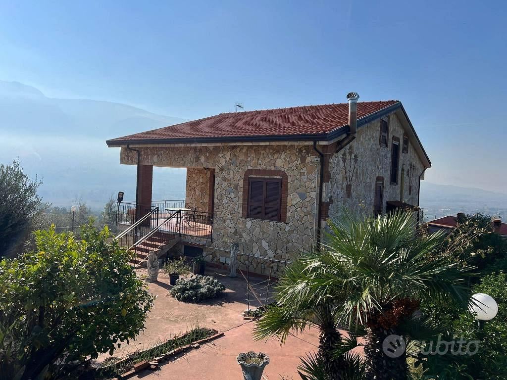 Villa di 650 m² con più di 5 locali a Castelvenere - View 2