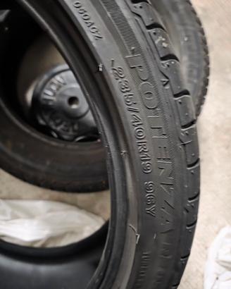 Gomme Bridgestone 235 40 r19 96 y per tesla 