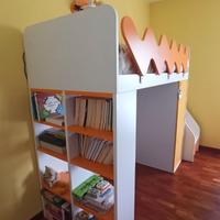 Cameretta bambino/a con letto a soppalco