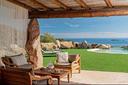 villa-di-300-m²-con-posto-auto-a-arzachena