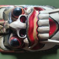 maschera in legno Indonesia a