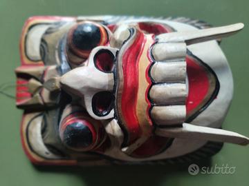 maschera in legno Indonesia a
