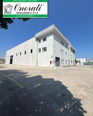 Immobile di 2000 m² con 5 locali a Monterotondo