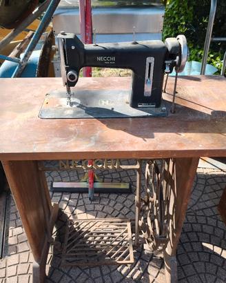 macchina da cucire necchi