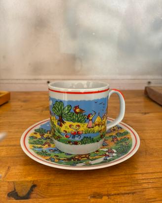 Tazzina da caffè con piattino illustrata