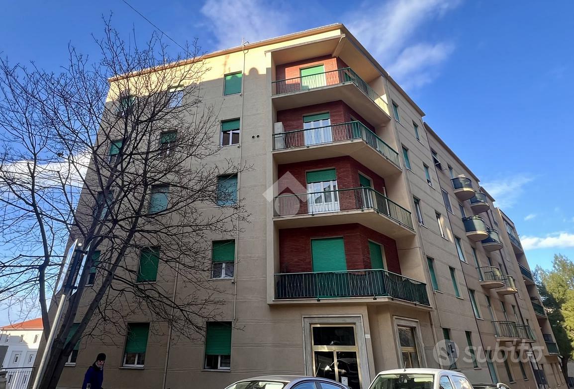 4 LOCALI A ANCONA