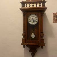 Orologio a pendolo antico a stile Vienna ‘800