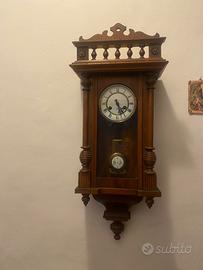 Orologio a pendolo antico a stile Vienna ‘800