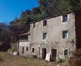 Casale posto 6 km dal mare di Varazze